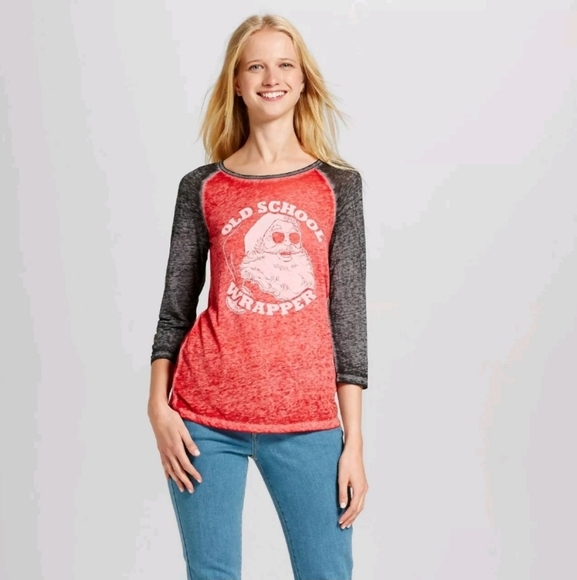 NWT 3/4 Sleeve Old School Wrapper Holiday Graphic T-Shirt - Zoe+Liv Red - Picture 1 of 5